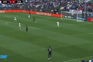 本泽马点赞！居勒尔对阵美国上演离奇进球，对手传球直接被他挡进