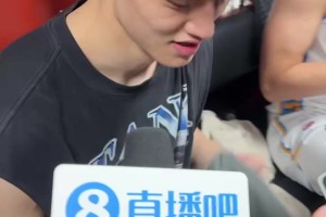 曾凡博：想坚持留在场上 川哥今天太猛了 G1后很多人不看好我们