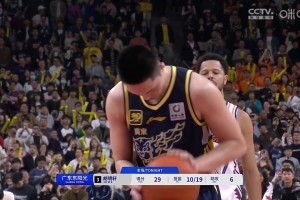 ?他值得！胡明轩一攻一防终结比赛 罚球时“MVP”呼声震天响！