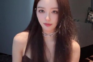 感觉不如xiaohu！Rita抖音更新手势舞视频：kisskiss~
