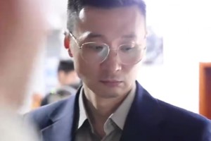 刘炜更衣室演讲：我不想在这里停下 我们还能再往前冲一下